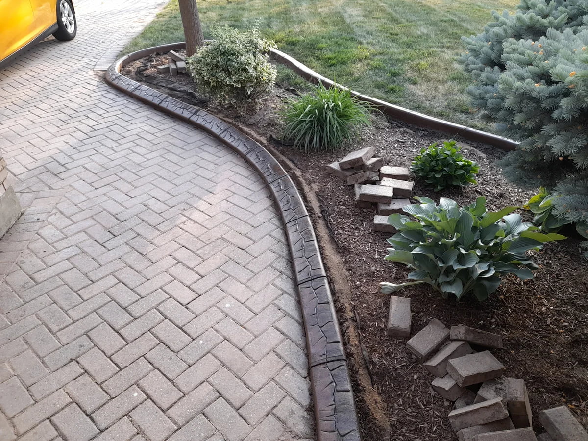 Custom coloured landscape curbing